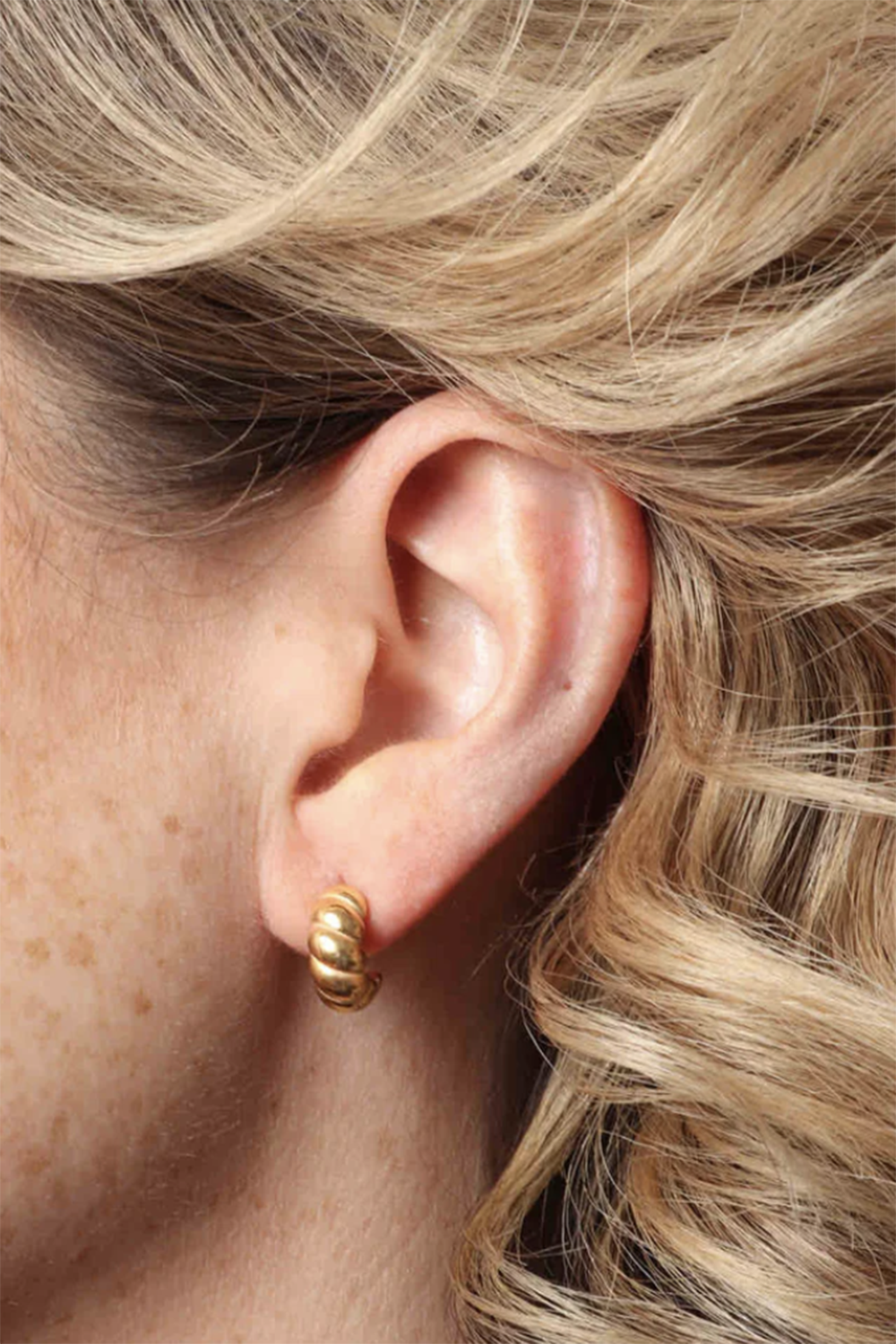 Halle Huggies Earring - Gold